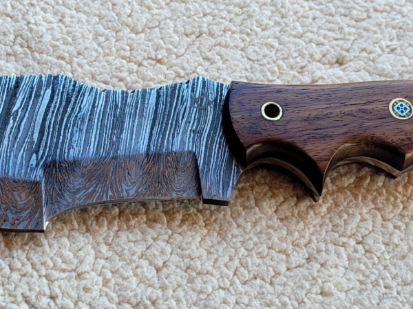 Tracker w/walnut handle (#T)
