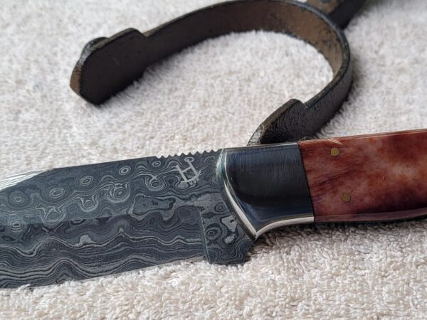 Skinner w/giraffe bone handle (#177)